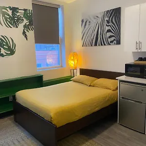 ** Hotel Queen Nest Canada